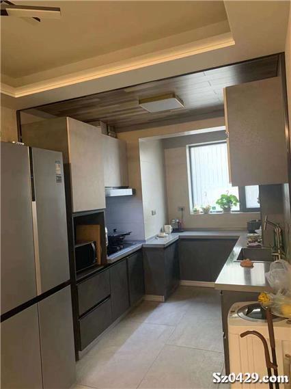 鑫阳二期精装修100平，下跃70平带30平小院，品牌家具家电齐全，仅售75万